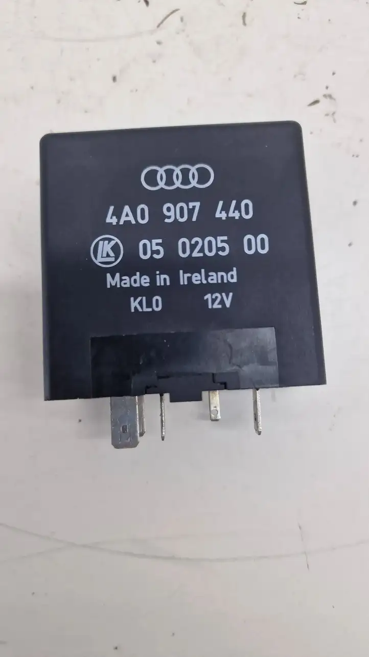Audi A6 S6 C5 4B (2001 - 2004) 4A0907440 Реле интервала стеклоочистителей — фото 3