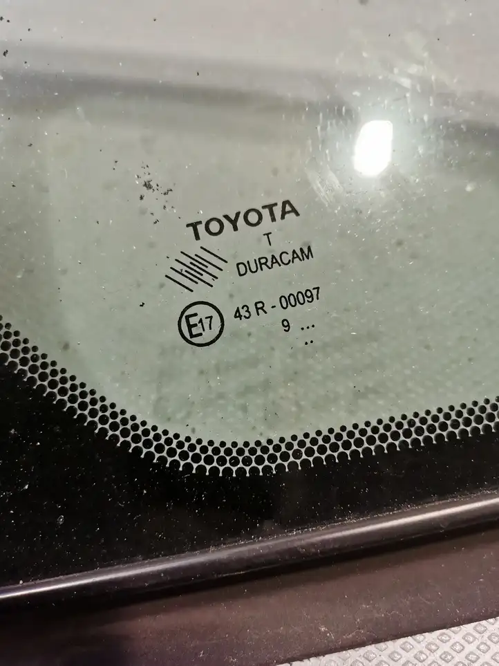 Toyota Verso (2009 - 2012) Треугольное стекло кузова — фото 2