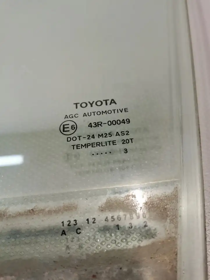 Toyota Auris E180 (2012 - 2018) Стекло передней двери — фото 2