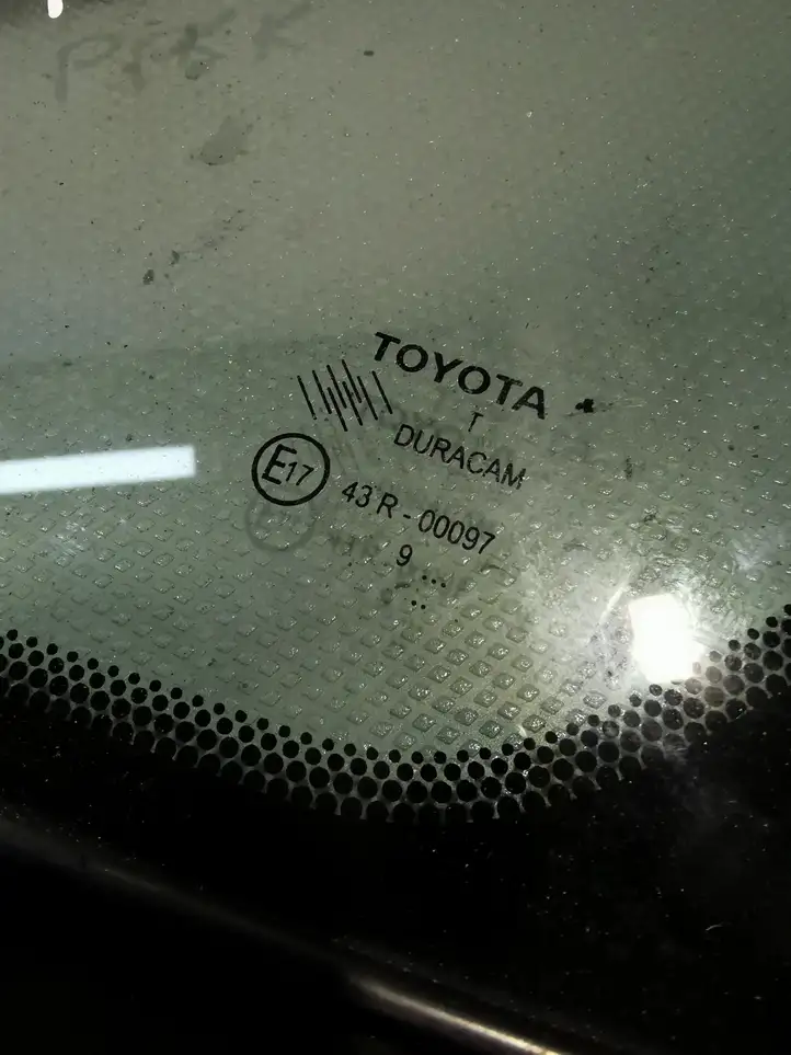 Toyota Verso (2009 - 2012) Треугольное стекло кузова — фото 2