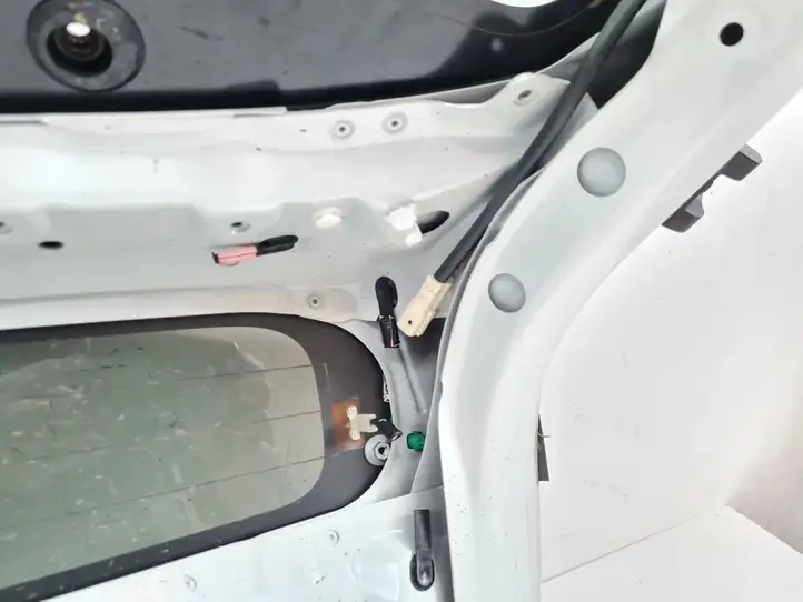 Toyota Prius (XW50) (2015 - ) Крышка багажника — фото 12