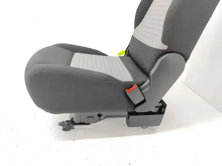 Citroen Berlingo (2018 - ) Третий ряд сидений — фото 6