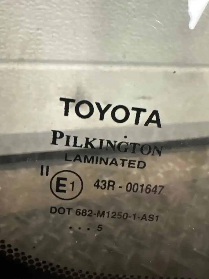 Toyota Avensis T250 (2006 - 2009) 43R001647 Переднее стекло — фото 5