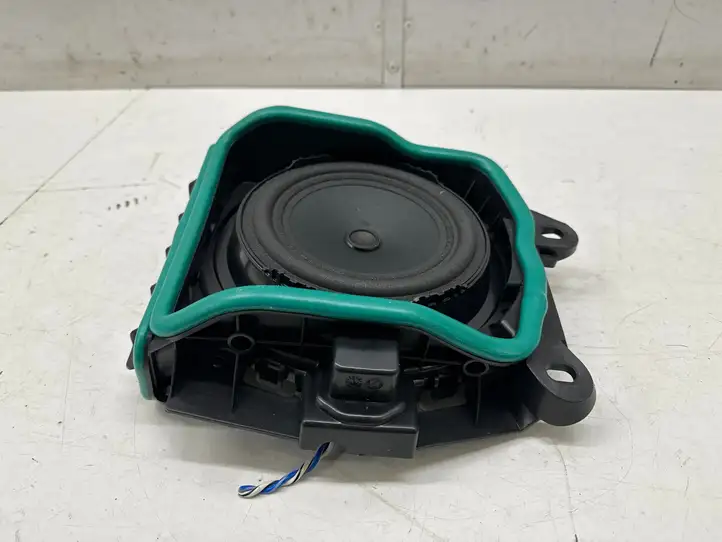 BMW 3 G20 G21 (2019 - ) 2622566 Сабвуфер — фото 1