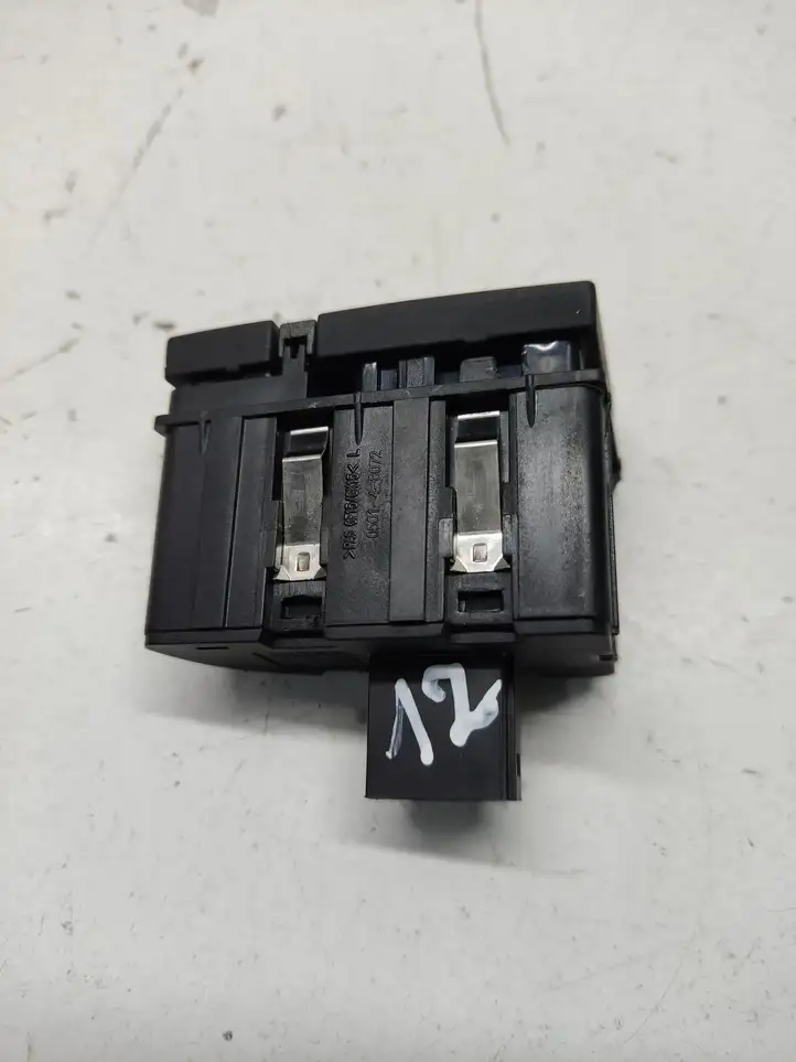 Audi A6 S6 C6 4F (2004 - 2008) 4F1927227A Кнопка бардачка — фото 7
