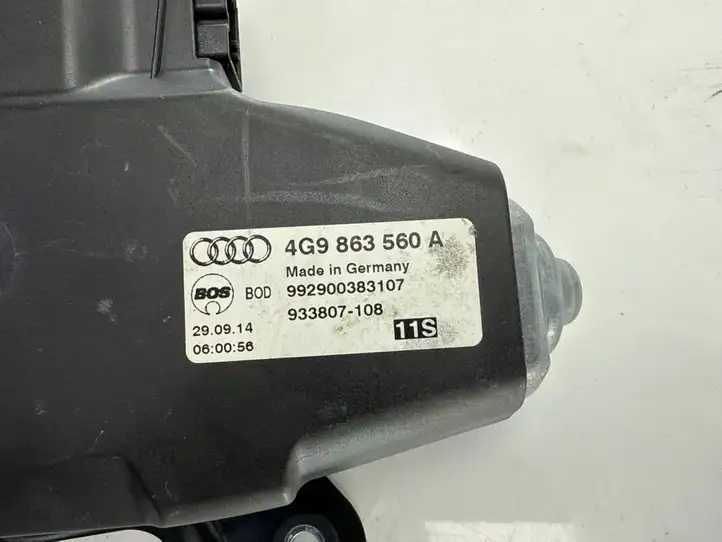 Audi A6 C7 (2014 - 2018) 4G9863560A Механизм шторки багажника — фото 2