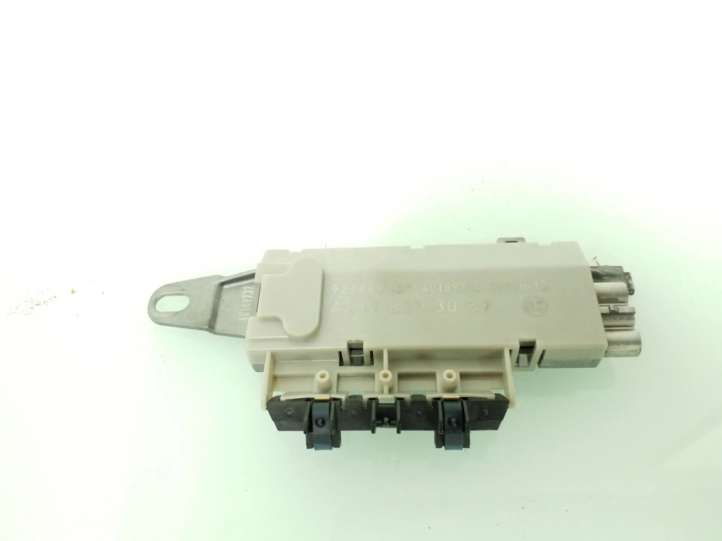 A2118203089 Mercedes-Benz E W211 Antenos stiprintuvas