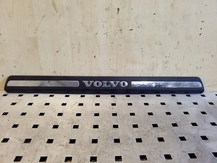 Volvo XC70 (2007 - 2013) 8659960 Внутренняя отделка переднего порога — фото 1