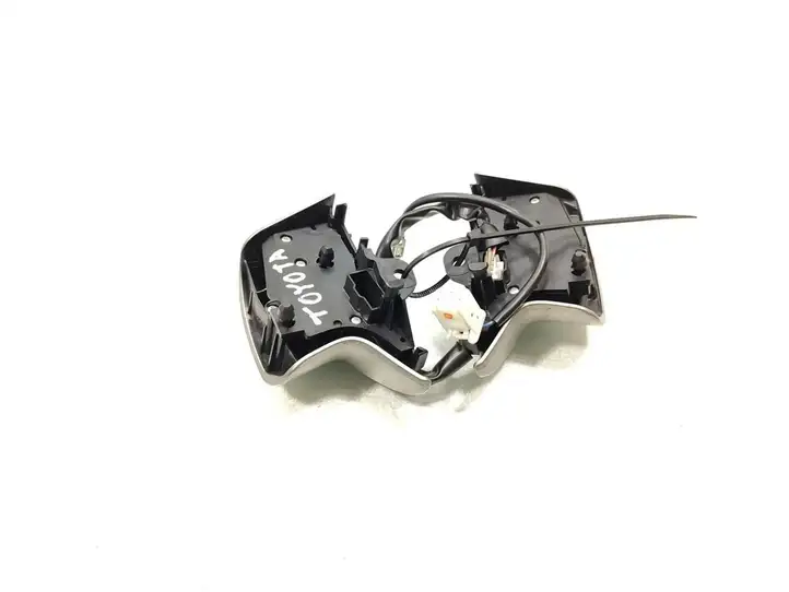 Toyota Auris 150 (2006 - 2012) Кнопки на рулевом колесе — фото 3
