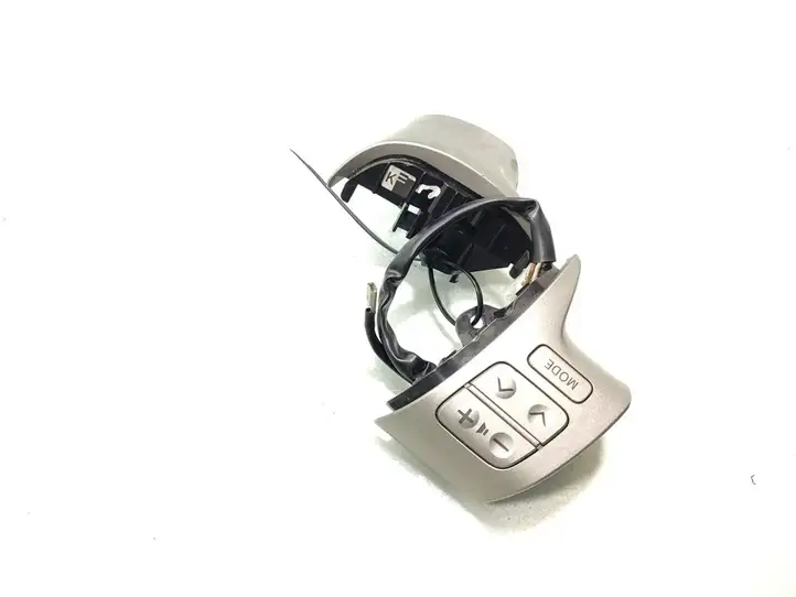 Toyota Auris 150 (2006 - 2012) Кнопки на рулевом колесе — фото 4