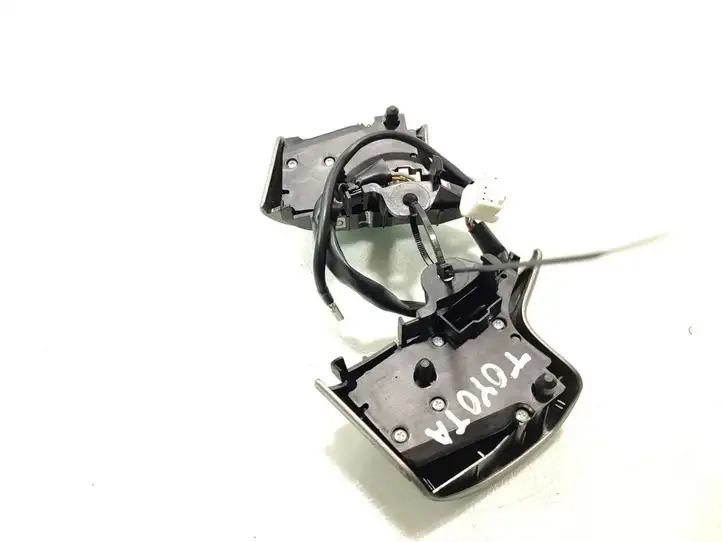 Toyota Auris 150 (2006 - 2012) Кнопки на рулевом колесе — фото 5