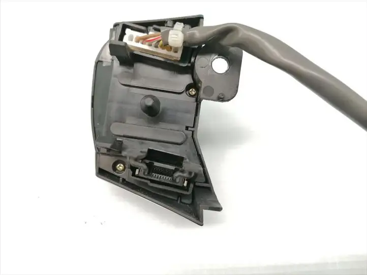 Toyota Corolla E120 E130 (2000 - 2004) Кнопки на рулевом колесе — фото 4