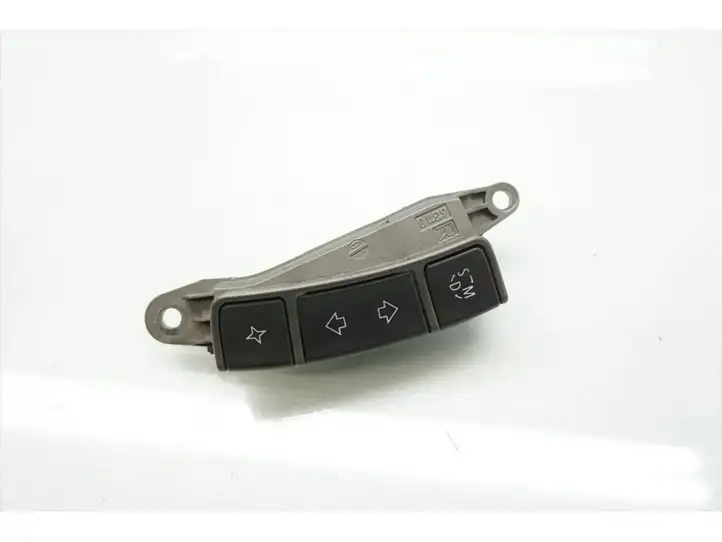 BMW 7 E65 E66 (2001 - 2008) 6911586 Кнопки на рулевом колесе — фото 1