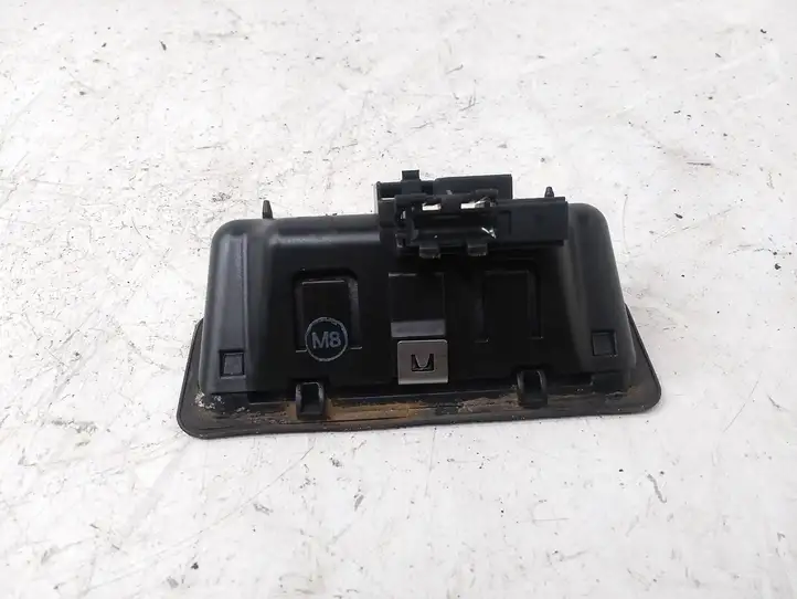 BMW X1 E84 (2009 - 2015) 7118158 Кнопка закрытия крышки багажника — фото 3