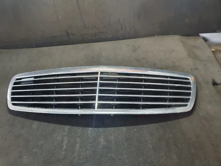 Mercedes-Benz E W211 (2002 - 2009) A2118800583 Передняя решетка — фото 1