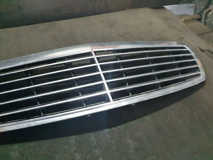 Mercedes-Benz E W211 (2002 - 2009) A2118800583 Передняя решетка — фото 5