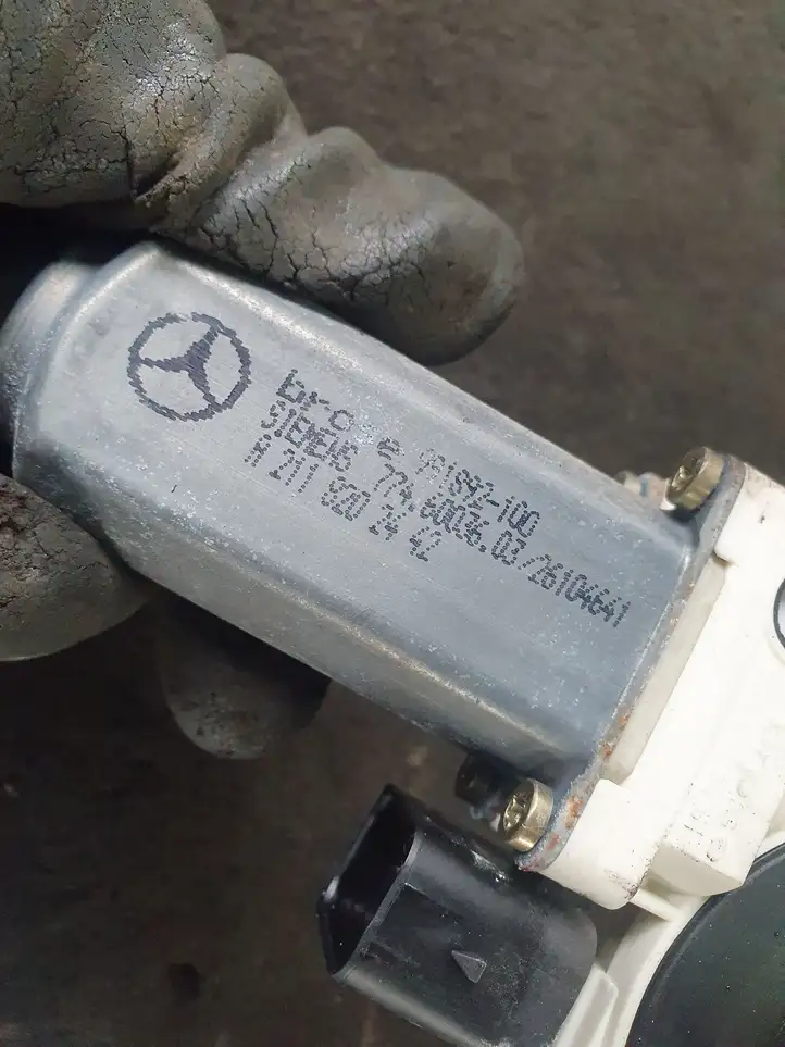 Mercedes-Benz E W211 (2002 - 2009) A2118202442 Стеклоподъемник задней двери — фото 6