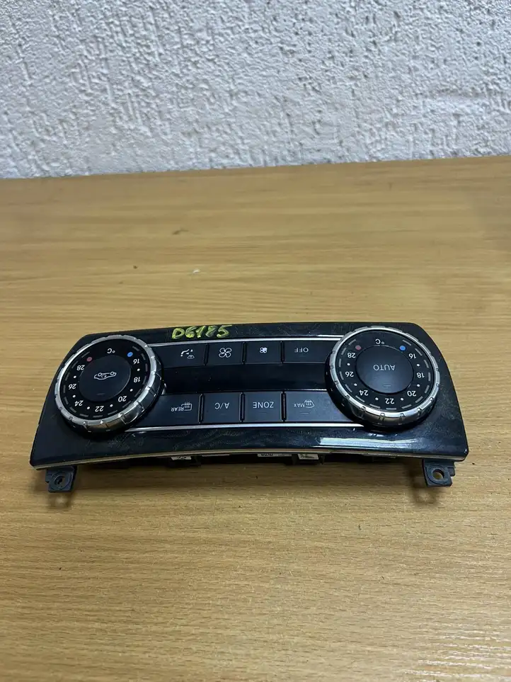 Mercedes-Benz CLS C218,X218 (2011 - 2017) A2049005805 Блок управления климат-контролем — фото 1