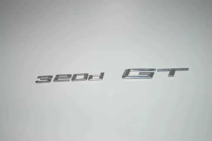 BMW 3 GT F34 (2013 - 2017) 7351952 Эмблема производителя — фото 2