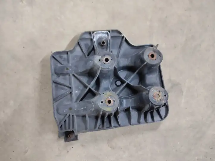 Audi A3/S3 8L (2000 - 2003) 1J0804373A Площадка аккумулятора — фото 3