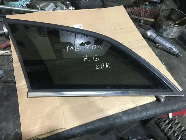 Mercedes-Benz C W204 (2007 - 2014) A2046705312 Заднее боковое стекло — фото 1