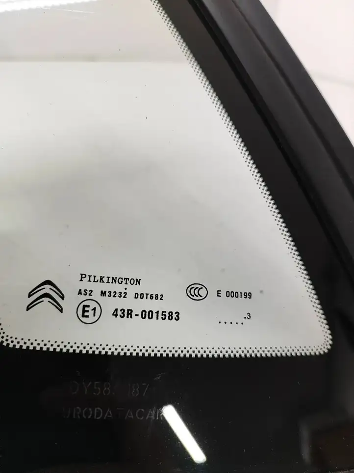 Citroen C4 (2011 - 2016) 43R001583 Заднее боковое стекло — фото 3