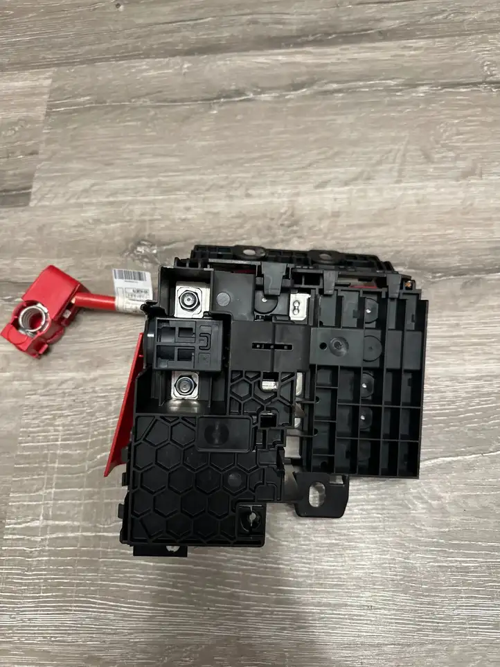 BMW 5 G30 G31 (2016 - ) 6802943 Плюсовой провод аккумулятора — фото 2