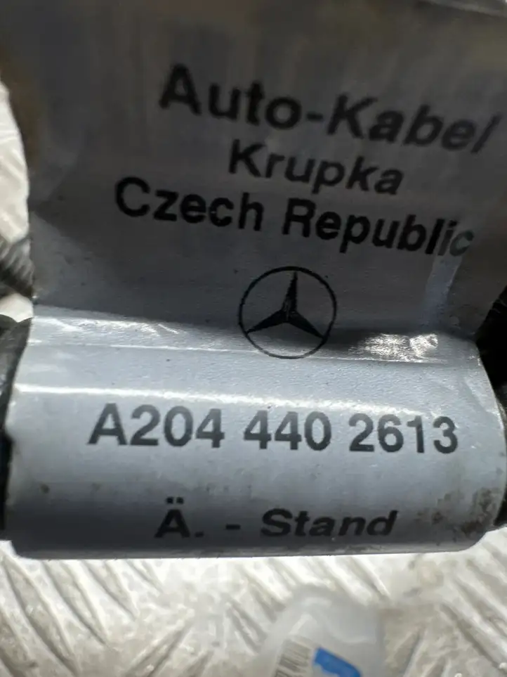 Mercedes-Benz E W212 (2009 - 2016) A2044402613 Плюсовой провод аккумулятора — фото 4