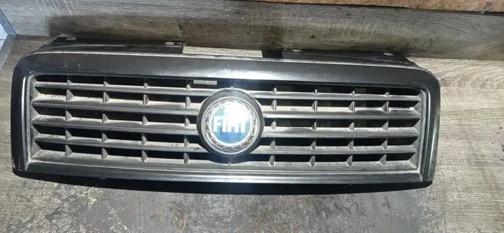 Fiat Doblo (2000 - 2009) 735395576 Верхняя решетка радиатора — фото 1