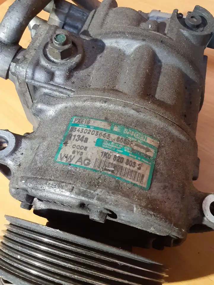 Volkswagen Golf V (2003 - 2009) 1K0820803S Компрессор (насос) кондиционера воздуха — фото 3
