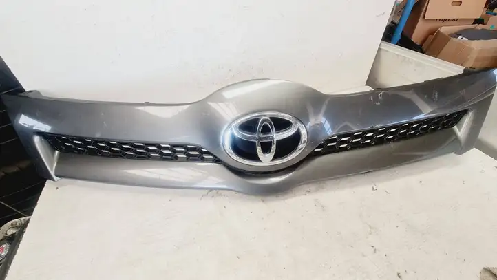 Toyota Corolla Verso AR10 (2004 - 2009)  531110F020 Верхняя решётка