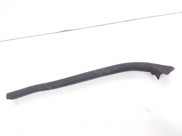 BMW 3 E46 (1998 - 2005)  8208507 Уплотнитель моторного отсека