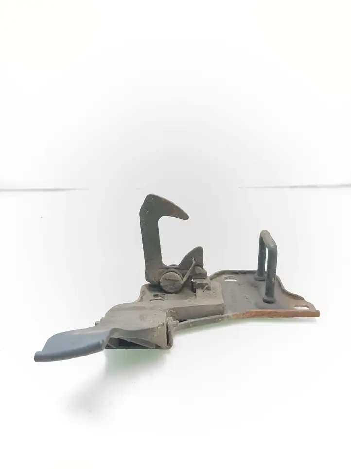 Skoda Roomster (2006 - 2010)  5J0823480A Замок капота