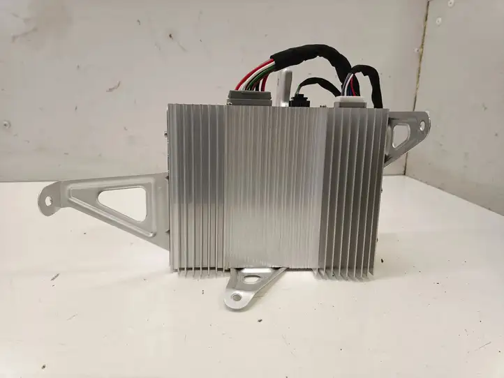 Tesla Model 3 (2017 - 2023) 107974800F Усилитель звука — фото 4