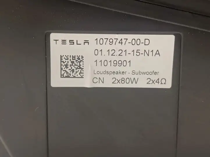 Tesla Model 3 (2017 - 2023) 107974700D Сабвуфер — фото 2