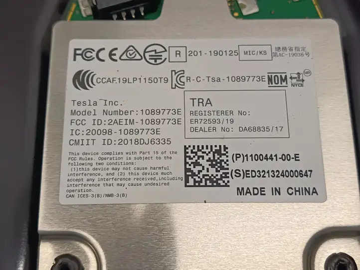 Tesla Model 3 (2017 - 2023) 110044100E Боковая камера в крыле — фото 2