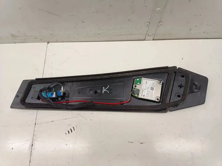 Tesla Model 3 (2017 - 2023) 110044100E Боковая камера в крыле — фото 3