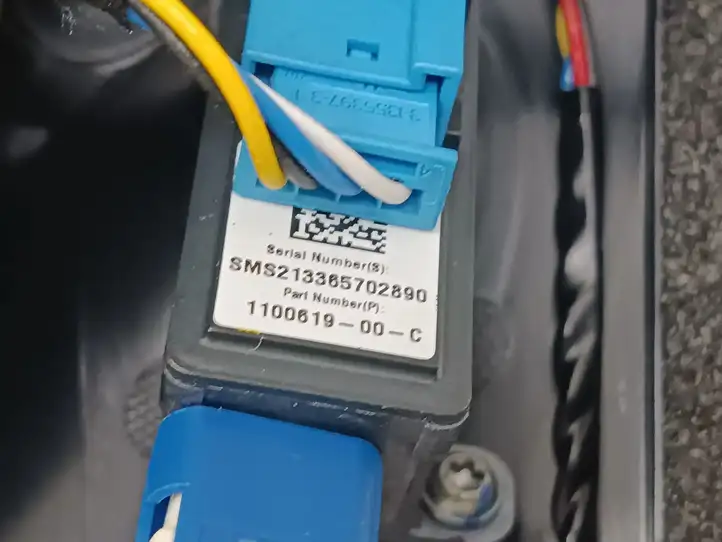 Tesla Model 3 (2017 - 2023) 110043700E Боковая камера в крыле — фото 4
