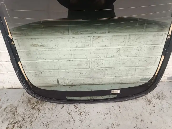 Tesla Model 3 (2017 - 2023) 43R010995 Заднее стекло — фото 4