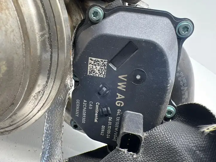 Volkswagen Golf VII (2013 - 2019) 04L131512BH Охладитель клапана EGR — фото 8