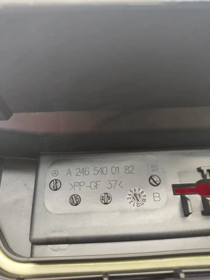 Mercedes-Benz A W176 (2012 - 2018) A2465400182 Крышка ящика предохранителей — фото 6