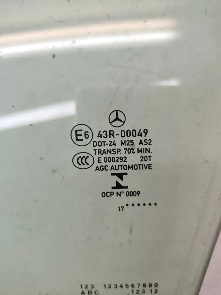 Mercedes-Benz A W176 (2012 - 2018) 43R00049 Стекло передней двери — фото 3