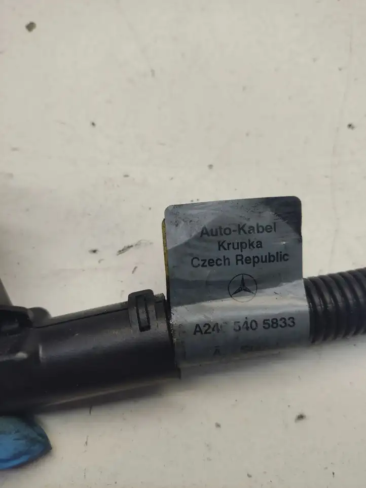 Mercedes-Benz A W176 (2012 - 2018) A2465405833 Плюсовой провод аккумулятора — фото 2