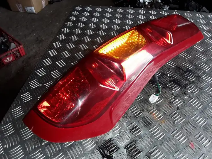 Nissan X-Trail T31 (2007 - 2014) 22063929 Задний фонарь в кузове — фото 1