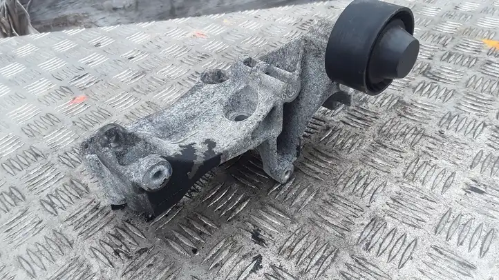 Opel Vivaro (2014 - 2018) 117105124R Кронштейн генератора — фото 1