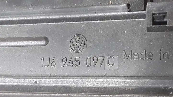 Volkswagen Golf IV (1998 - 2005) 1J6945097C Дополнительный стоп фонарь — фото 2