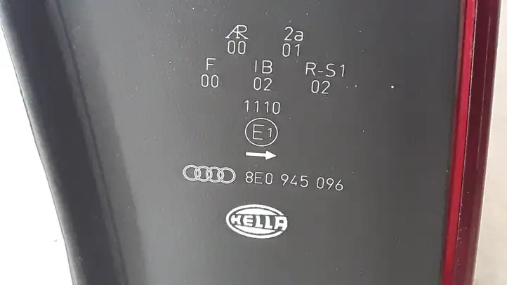 Audi A4 S4 B6 8E 8H (2000 - 2006) 8E0945096 Задний фонарь в кузове — фото 2