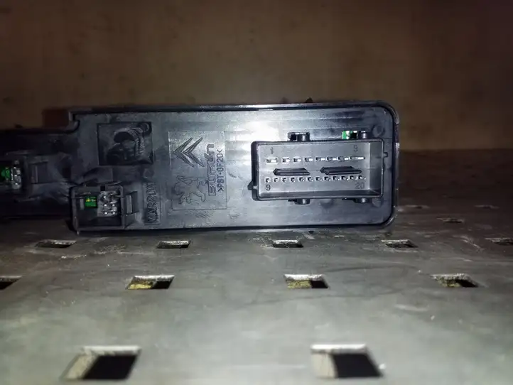 Citroen DS4 (2010 - 2016) 96657052ZD Кнопка стеклоподъемников — фото 5