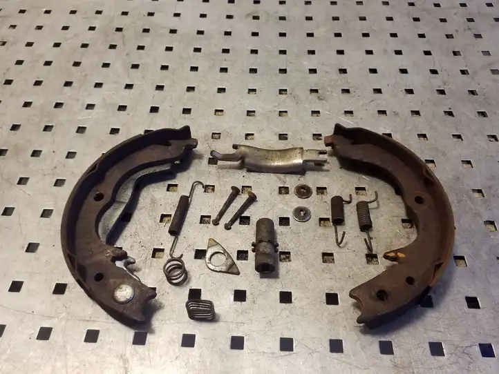 Subaru Outback (2009 - 2014) Колодки ручного тормоза — фото 3