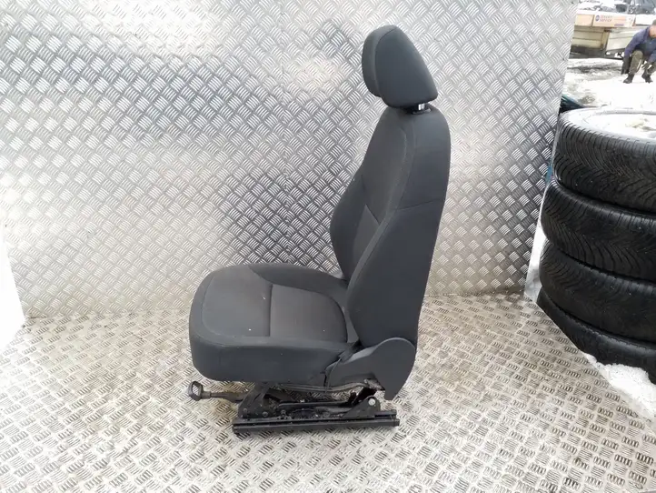 Skoda Yeti (5L) (2009 - 2012) Переднее сиденье пассажира — фото 2